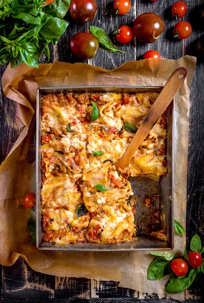 Vista dall'alto di una tradizionale lasagna italiana — Foto Stock