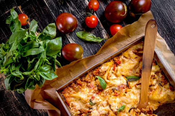 Närbild av en traditionell italiensk lasagne — Stockfoto