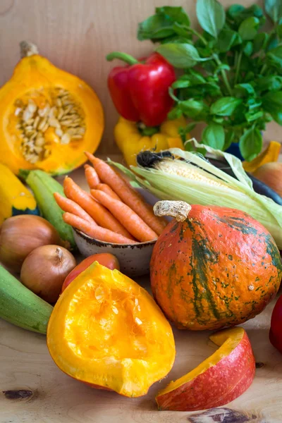 Sliced pumpkin and assorted vegetables — Stock Photo, Image