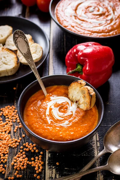 Kürbissuppe mit dicker Sahne — Stockfoto