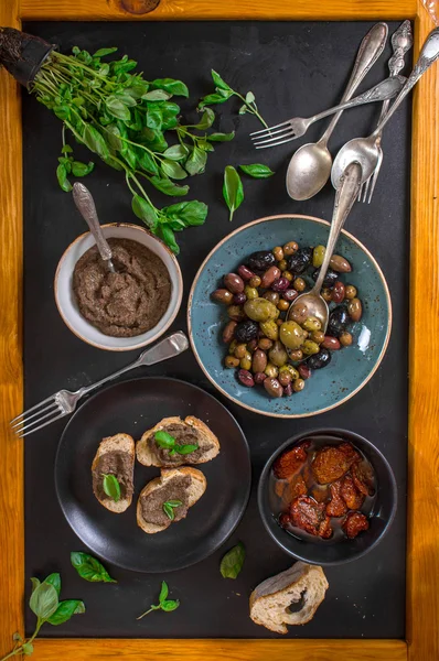 Tapenade and assorted provence snacks — Stock Photo, Image