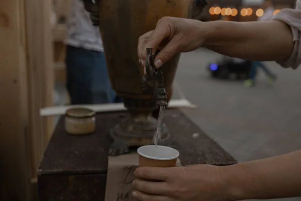 Woman Fair Pours Boiling Water Paper Cup Made Golden Samovar — Stock Photo, Image