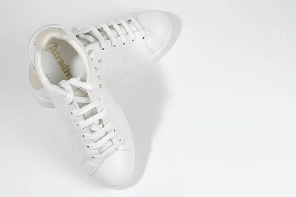 Witte Sneakers Geïsoleerd Een Witte Achtergrond — Stockfoto