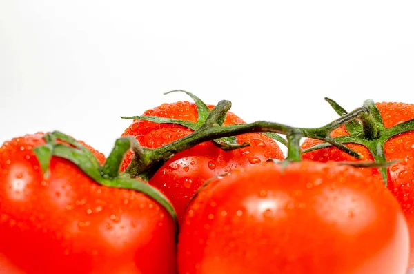 Groupe Plusieurs Tomates Rouges Avec Des Gouttes Humidité Isolées Sur — Photo