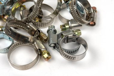 Farklı boyutlarda vida sıkmalı metal kıskaçlar