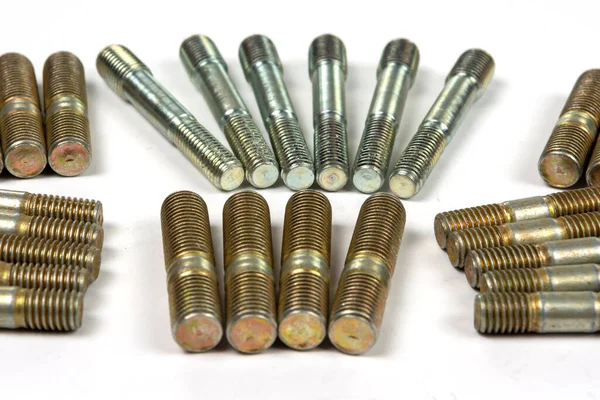 Studs Voor Motorreparatie Compleet Met Moeren — Stockfoto