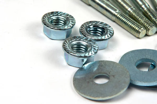 Metalen Studs Met Moeren Sluitringen Voor Reparatie — Stockfoto