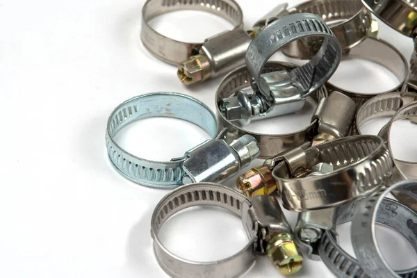 Farklı boyutlarda vida sıkmalı metal kıskaçlar