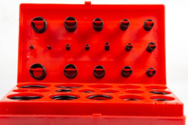 Su kaynağı için lastik yüzükler. Sanayi, nesneler.