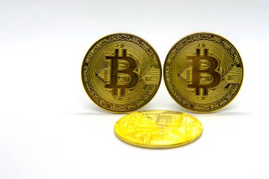 beyaz arka planda elektronik para-bitcoin
