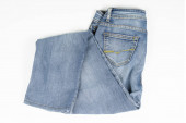 Krása a móda, koncepce oblečení. Detail krásné modré džíny.