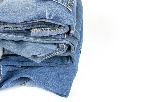 Jeans Celana Menumpuk Latar Belakang Putih — Stok Foto