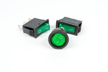 Bir elektrik devresini bağlamak için birkaç evrensel düğme