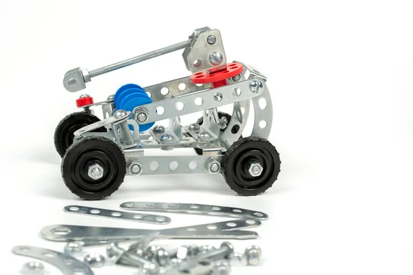 Bir çocuk tasarımcısından toplanmış bir prototip fırlatıcı.