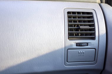 Arabanın iç kısımları. gösterge panelinin bir kısmı yakın plan