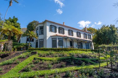 Funchal, Madeira, Portekiz - 03.27.2025: Funchal, Madeira, Portekiz 'deki Botanik Bahçesi Müzesinin dışı
