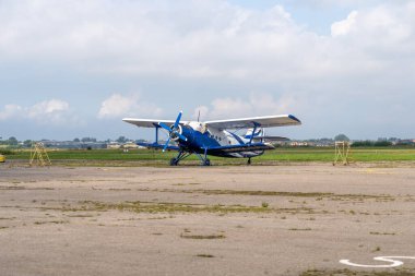 Klaipeda, Litvanya - 08.02.2025: Antonov An-2 uçağı havaalanında
