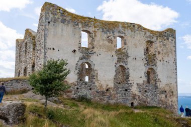 Granna, İsveç - 08.05.2025: Jonkoping County, İsveç 'teki Brahehus Kalesi kalıntıları