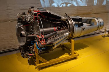 Linkoping, İsveç - 08.06.2025: de Havilland Goblin veya Halford H-1 jet motoru kesiti Flygvapenmuseum - İsveç Hava Kuvvetleri Müzesi Linkoping, İsveç