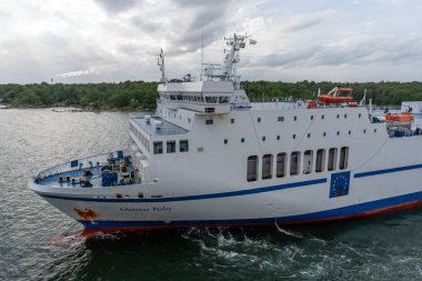 Karlshamn, İsveç - 08.07.2025: Karlshamn limanındaki TT-Line feribotu, İsveç