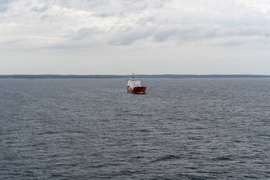 Karlshamn, İsveç - 08.07.2025: Açık Deniz Kargo Gemisi