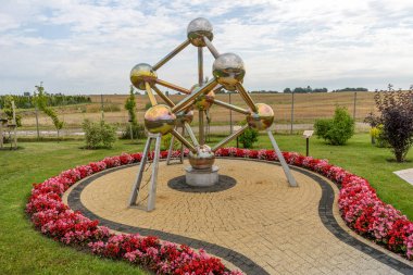 Litvanya 'daki Sodai Park' ta Minyatür Atomium Heykeli