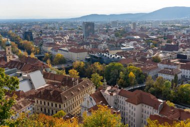 Sonbaharda Avusturya 'nın Schlossberg kentinden Graz' ın Panoramik Görünümü
