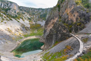 Hırvatistan 'ın Imotski Karst kentinde Mavi Göl (Modro Jezero)