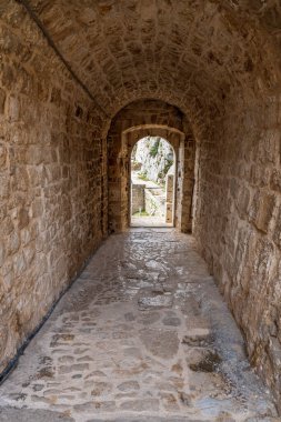 Hırvatistan 'ın Klis Kalesi İçindeki Taş Tünel Geçidi