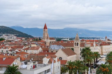 Krka Ulusal Parkı 'nda Huzurlu Nehir Şelaleleri, Hırvatistan Sonbahar Doğası
