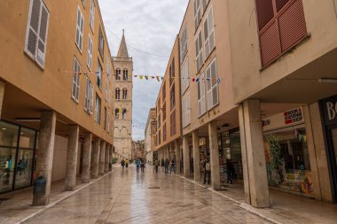Zadar, Hırvatistan - 10.23.2025: Hırvatistan 'ın Zadar Eski Kentinde Kalelarga Caddesi
