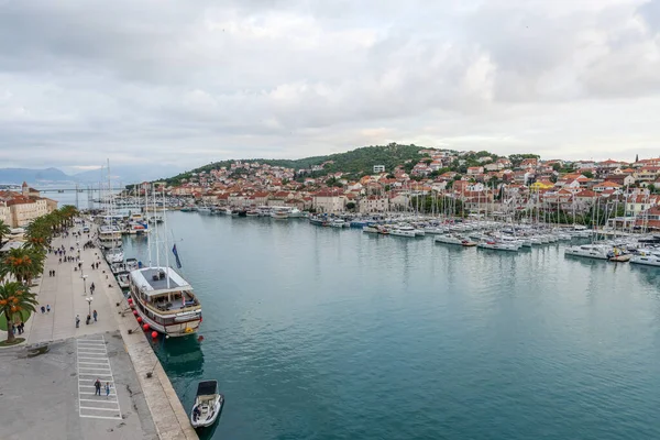 Trogir, Hırvatistan - 10.23.2025: Trogir Eski Kent ve Marina, Hırvatistan
