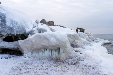 Liepaja 'daki Ziemelu Forti' nin Donmuş Harabeleri Buz ve Karla Kaplandı
