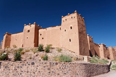 Ouarzazate / Fas - 21 / 05 / 2013: Kasabanın hemen dışındaki eski bir yerleşim yeri.