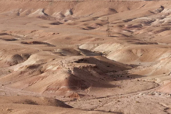 Ait-bin-Haddou 'nun hemen dışındaki yaşanmaz çöl arazisi.