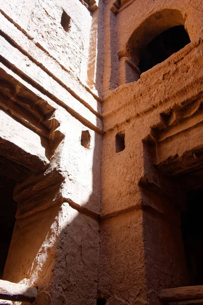 Разрушенное Глиняное Здание Деревне Тагунит Краю Пустыни Сахара — стоковое фото