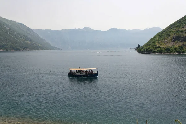 Traghetto Sulla Baia Kotor Montenegro — Foto Stock