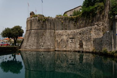 Kotor, Karadağ-13 / 6 / 2010: Karadağ 'ın Kotor körfezindeki harika küçük bir kasaba