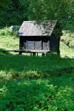 Jajce, Bosna-Hersek: Jajce, B & H 'deki çağlayanlardaki eski su değirmenleri