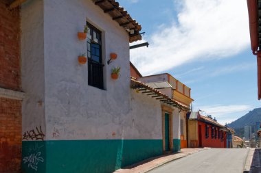 Bogota, Kolombiya - 1 Mayıs 2019: Kolombiya 'nın başkenti Candelaria tarihi bölgesi.