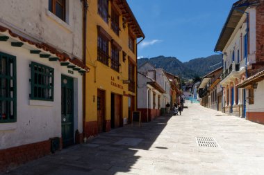 Bogota, Kolombiya - 1 Mayıs 2019: Kolombiya 'nın başkenti Candelaria tarihi bölgesi.