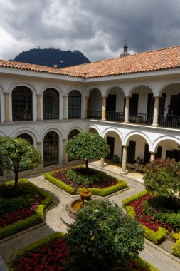 Bogota, Kolombiya - 1 Mayıs 2019: Botero Müzesi 'nin iç avlusu.