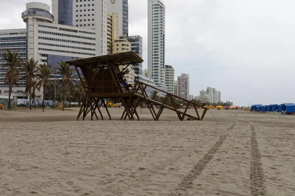 Haziran 2019, Cartagena de Indias, Kolombiya. Bocagrande bölgesindeki plajlar, apartman hortumları, apartmanlar, oteller, ofis binaları ve alışveriş merkezleri. Yerel halk tarafından 