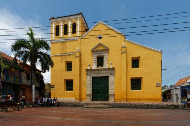 Haziran 2019. Cartagena de Indias, Kolombiya. Getsemani 'nin tarihi bölgesi. Renkli duvarları, zamazingo duvarları ve bir sürü güzel havası var..