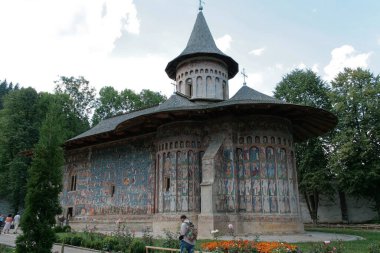 Romanya 'daki Voronet Manastırı 2007' de güzelce boyandı.