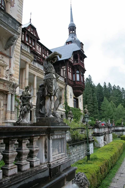 Castelo Pelisor Sinaia Romênia Dia Chuvoso Verão 2007 — Fotografia de Stock