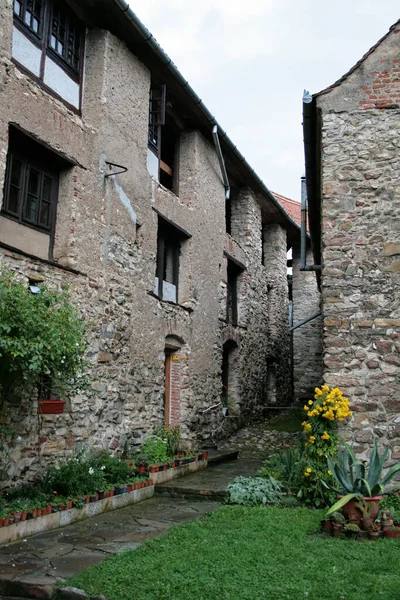 Lnic Rumania 2007 Pequeño Pueblo Transilvania Con Medeivla Fortificado Chirch — Foto de Stock