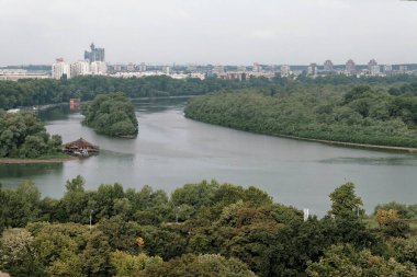 Tuna Nehri ve Sava Nehri (solda) Belgrad silueti, 2007.