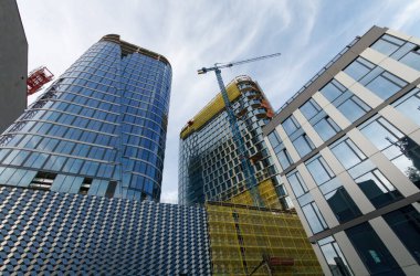 15 Ağustos 2021: Polonya 'nın Katowice kentindeki Global Office Park' ın inşaatı.