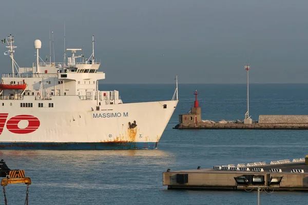 Transbordador Moby Cargo Con Salida Desde Puerto Livorno Italia 2011 — Foto de Stock